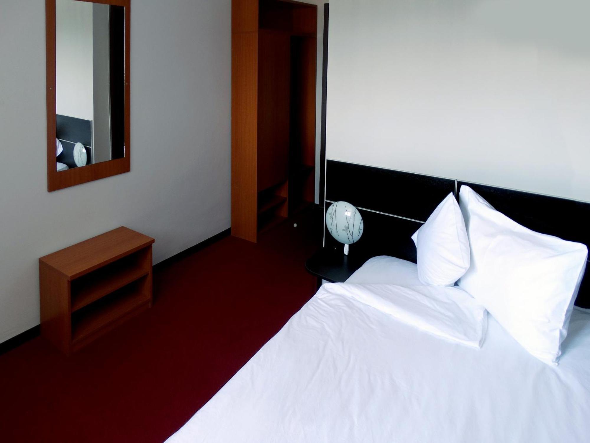 Prince Hotel ميركورا تشيوك المظهر الخارجي الصورة