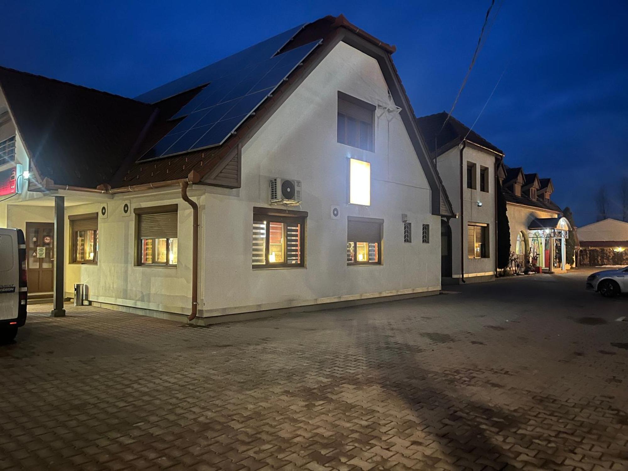 Prince Hotel ميركورا تشيوك المظهر الخارجي الصورة