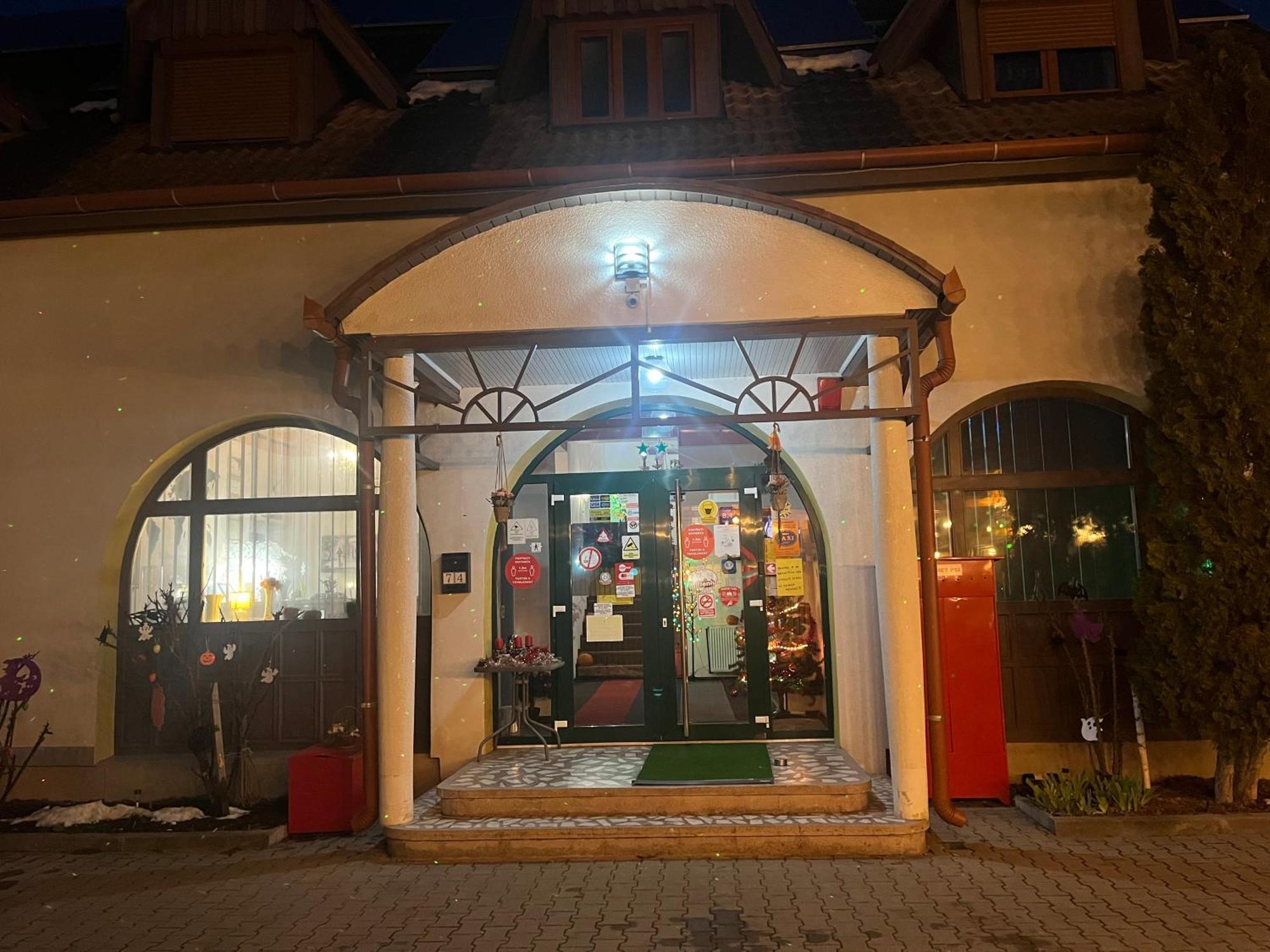 Prince Hotel ميركورا تشيوك المظهر الخارجي الصورة