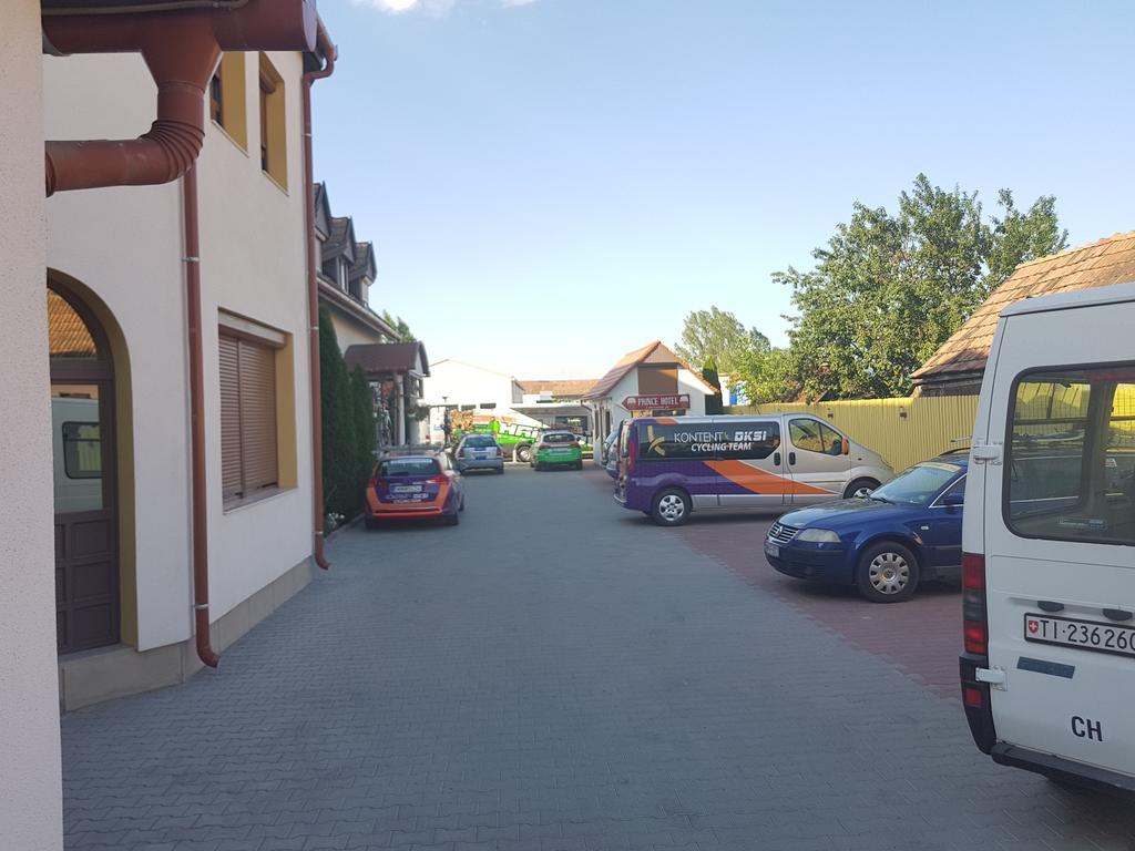 Prince Hotel ميركورا تشيوك المظهر الخارجي الصورة