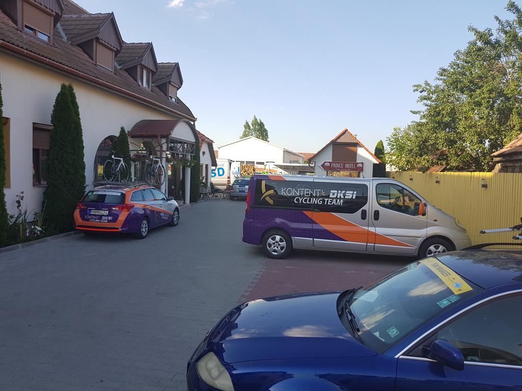 Prince Hotel ميركورا تشيوك المظهر الخارجي الصورة