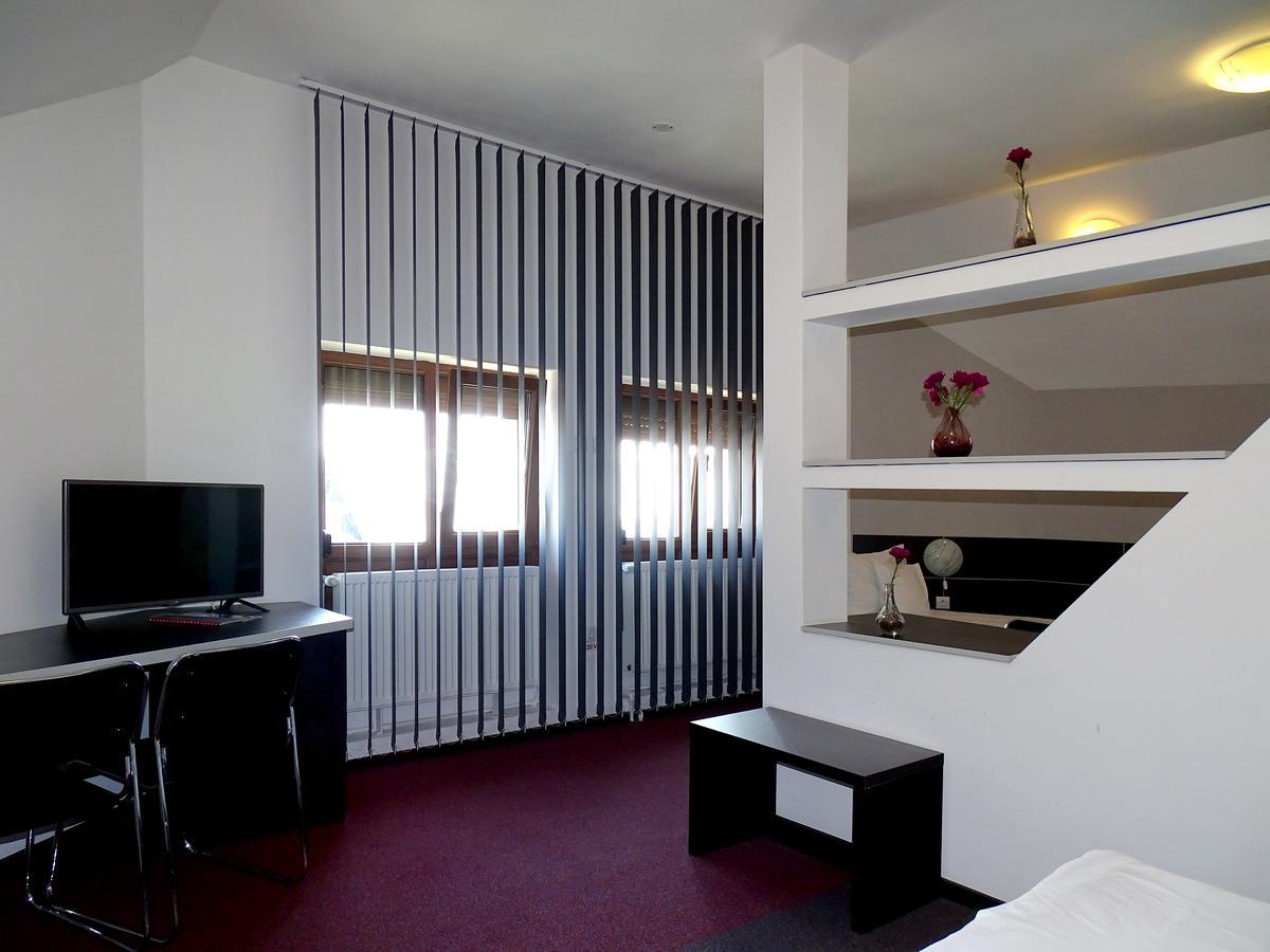 Prince Hotel ميركورا تشيوك المظهر الخارجي الصورة